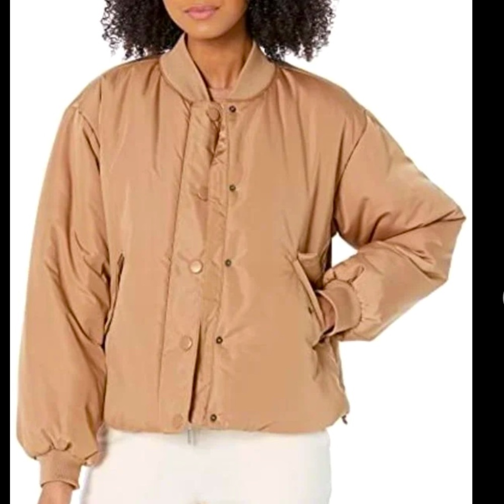 Host Pick👏🏼Neutral Utility style Camel 🐪 color relaxed fit puffer jacket snap up